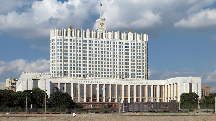 Правительство продлило меры поддержки предпринимателей, реализующих подакцизную продукцию
